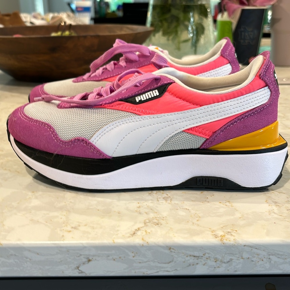 Woman's PUMA BRAND New- Never Worn Criser rider shoe-sneaker!